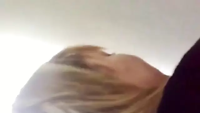 Özbekistanlı kız, iş arkadaşıyla seks yapıyor.