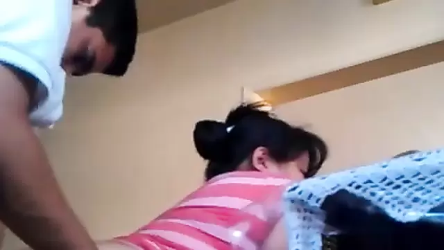 Özbek, arkasına sulu bir kadın geçirdi.