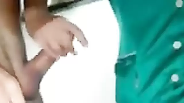 Özbek hemşire, mola sırasında hastayla sikişiyor.