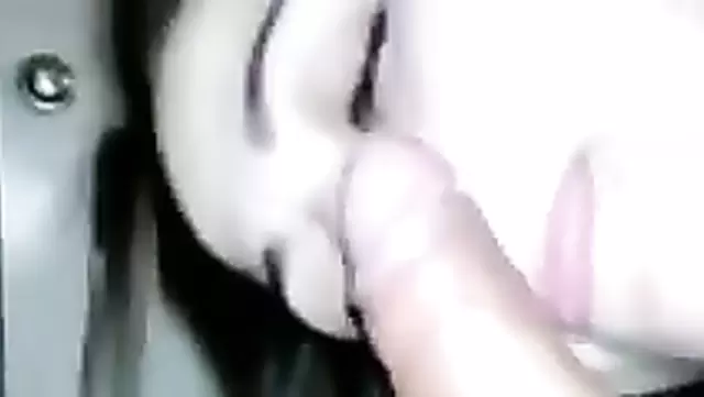 Güzel Özbek kız sik yalamaya bayılıyor.